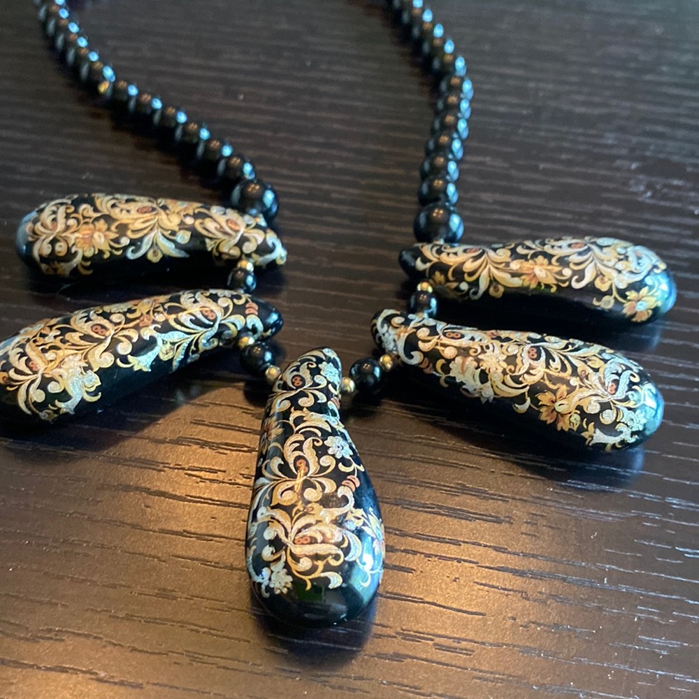 1950s hand-painted porcelain and lucite beaded necklace